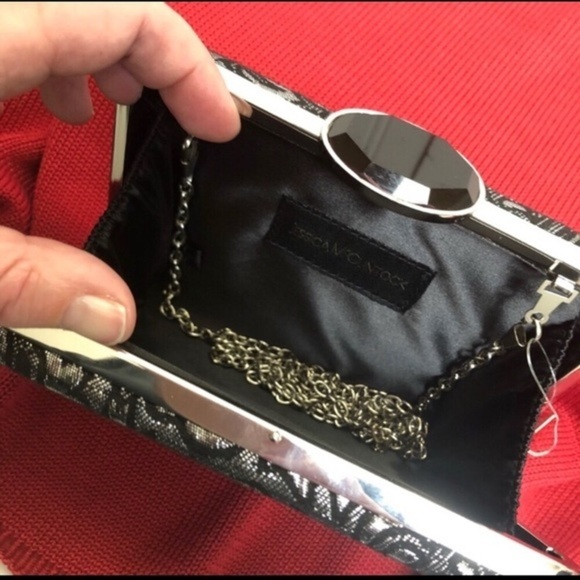 Jessica McClintock Metal Box Clutch w Strap - Picture 3 of 5